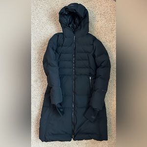 Women’s Skhoop Down Coat Size Medium, excellent shape